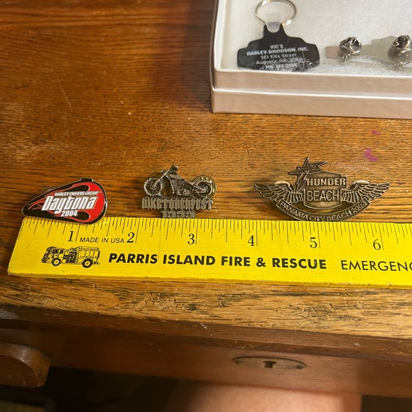 Harley Davidson Lot of Pins, Keychain, and 2 Vest Straps - Picture 12 of 17